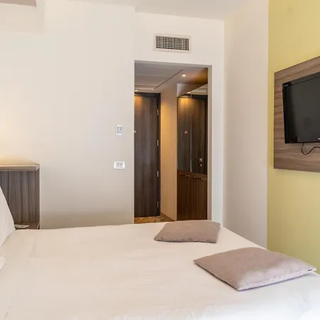 Otel Desiree - Garda Collection 3*