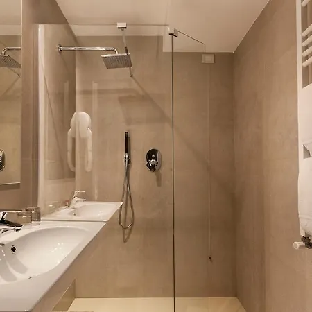 Hotel Desiree - Garda Collection
