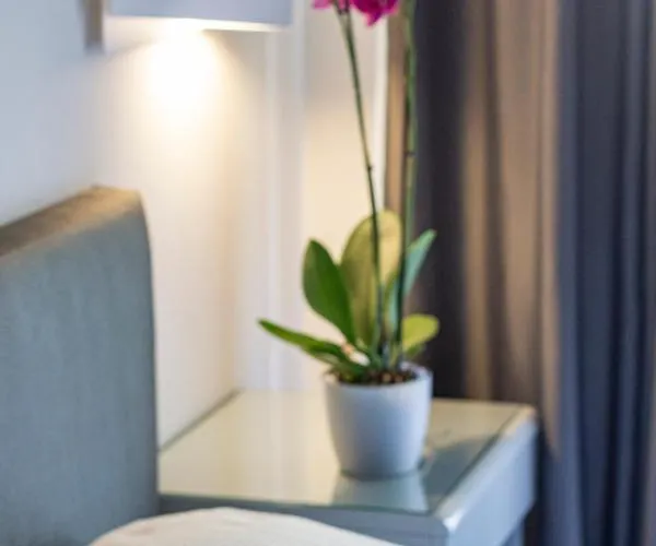 Hotel Desiree By Double Hospitality 3*
