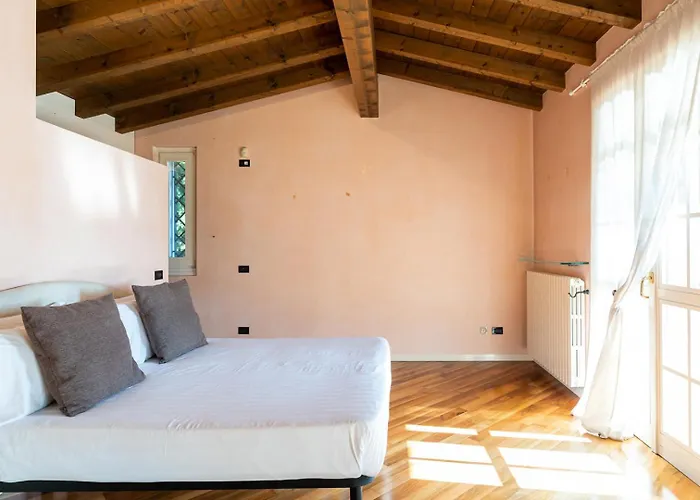 Hotel Desiree By Double Hospitality